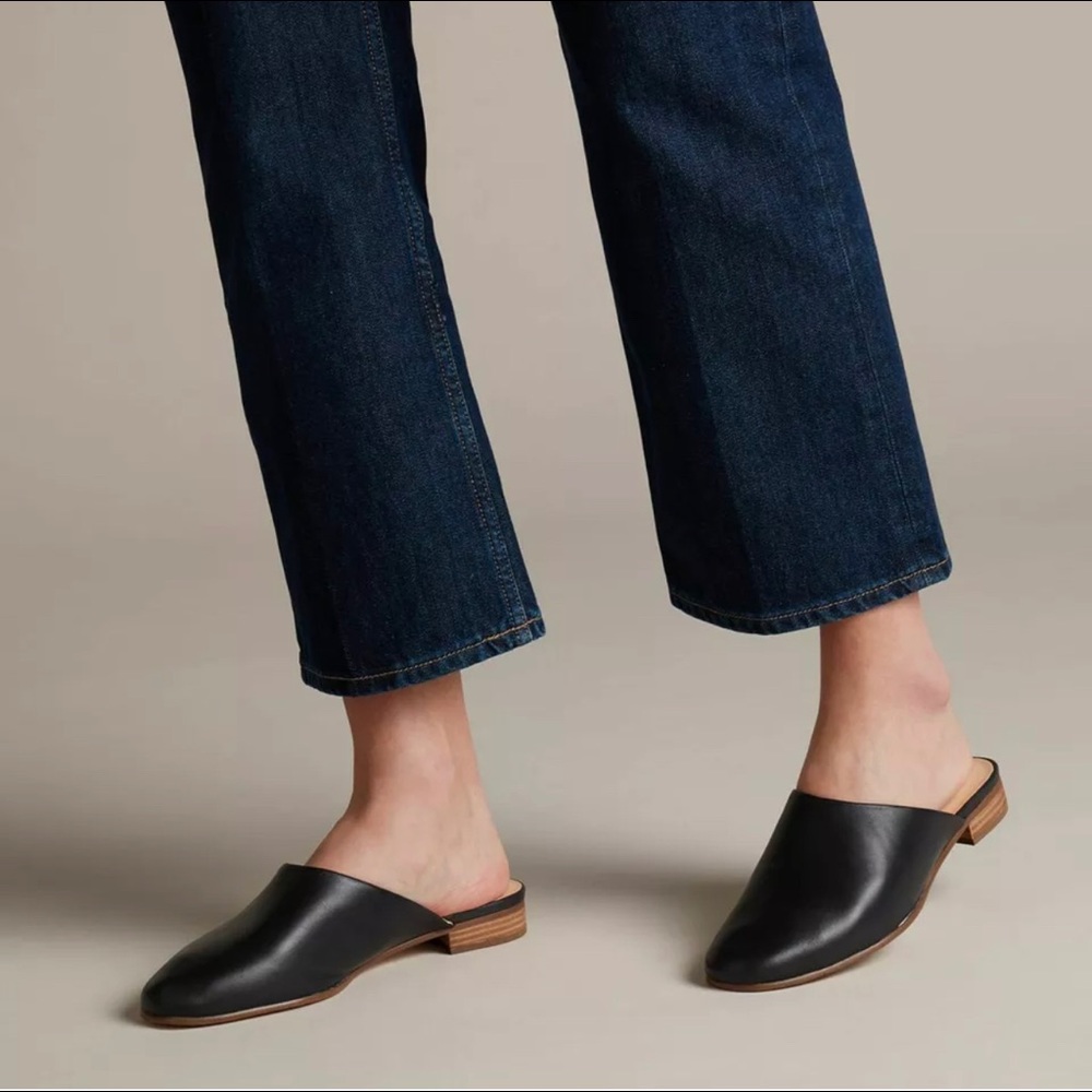 Clarks Pure Blush Black Leather Mules Slides Size 8.5
